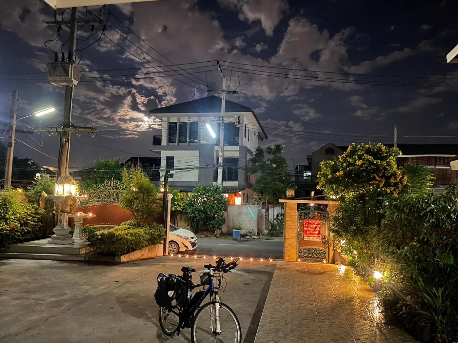 Laph Kham House Aparthotel Чиангмай Екстериор снимка