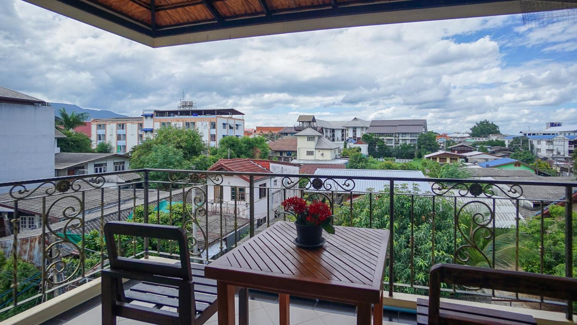 Laph Kham House Aparthotel Чиангмай Екстериор снимка