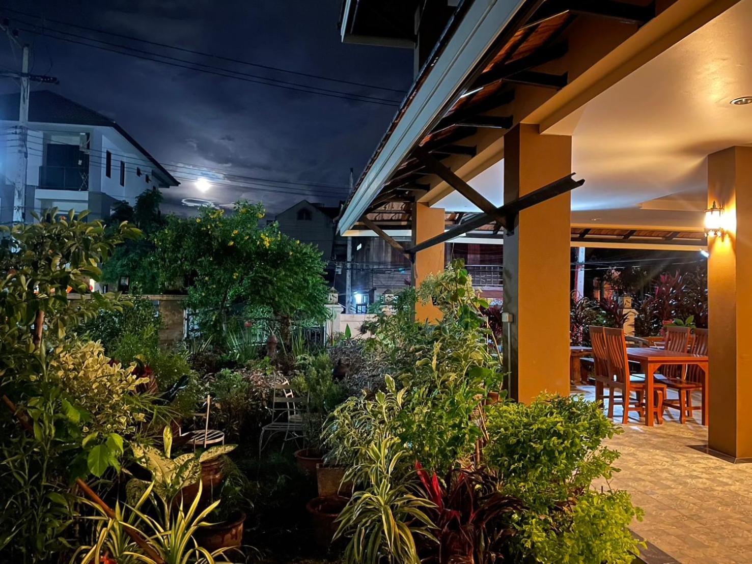 Laph Kham House Aparthotel Чиангмай Екстериор снимка